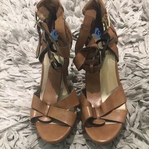 Guess platform strappy heels brown tan 6.5